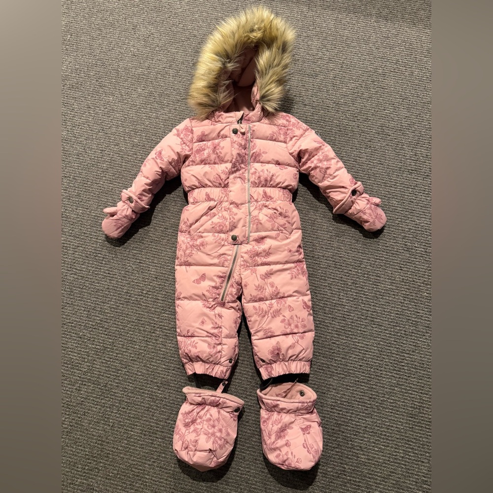 Like new pink girls snowsuit Deux par Deux size 24 month